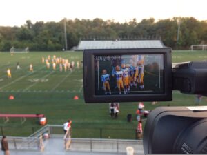 Footballteam auf Kameradisplay mit besserer Wiedererkennung als eine der Auswirkungen von Video-Content